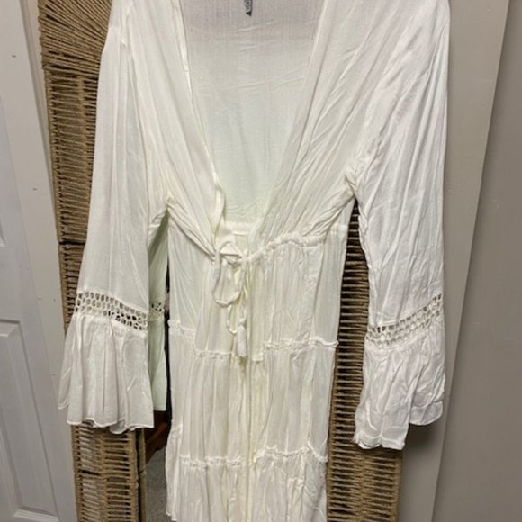 Raviya White Cover Up - Picture 1 of 3